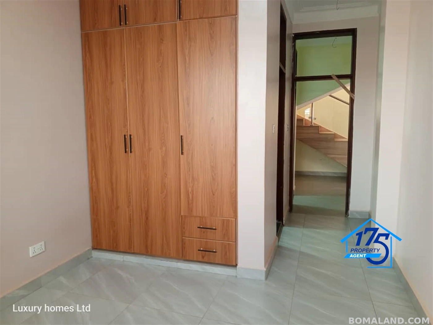 6 bedroom Duplex for sale in Kira Wakiso Uganda