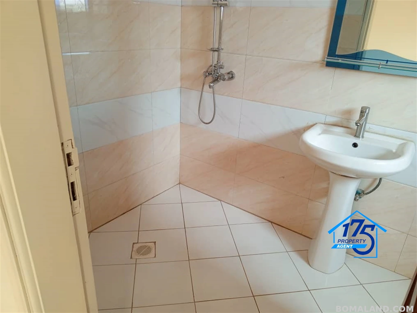 6 bedroom Duplex for sale in Kira Wakiso Uganda