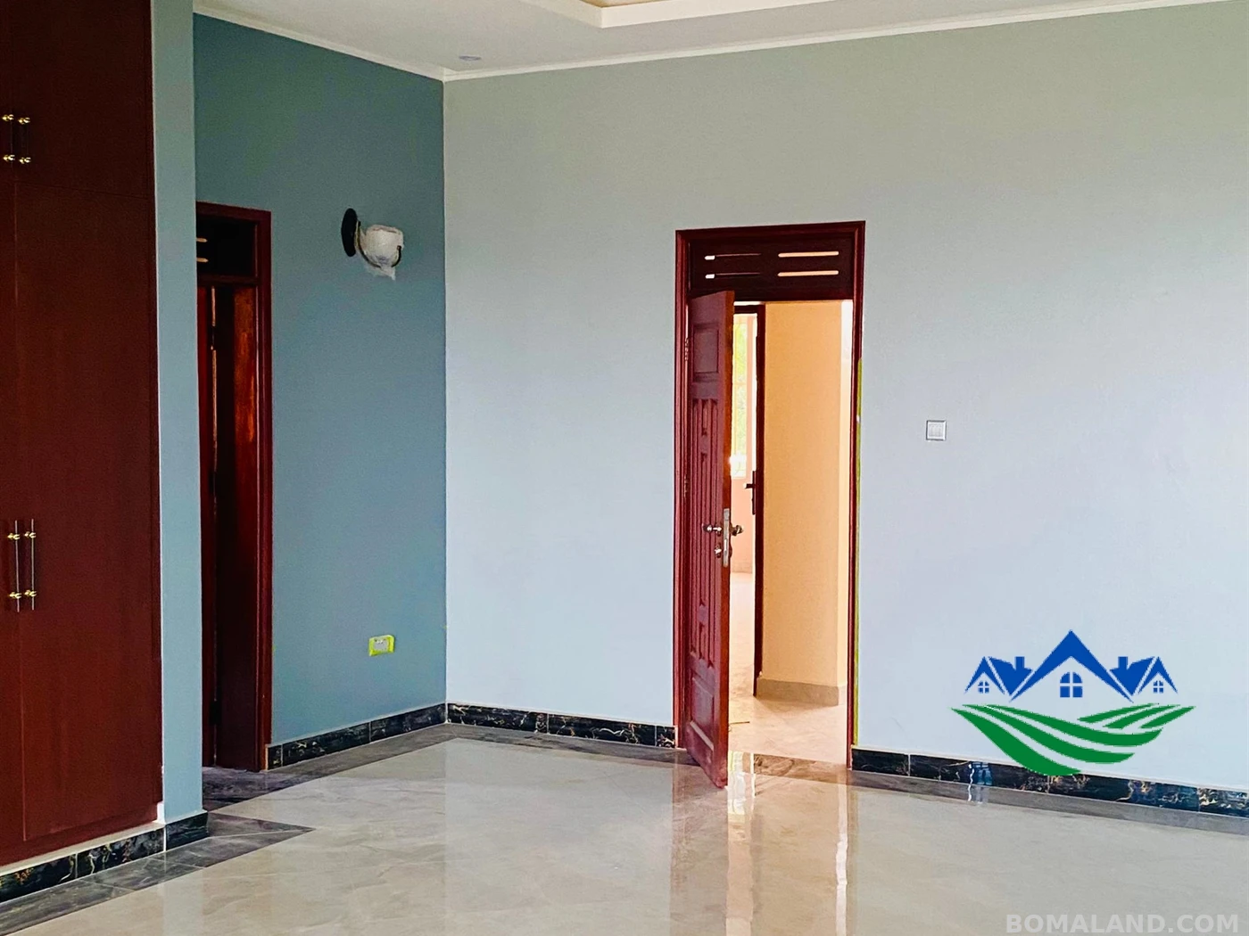 7 bedroom Mansion for sale in Bwebajja Wakiso Uganda