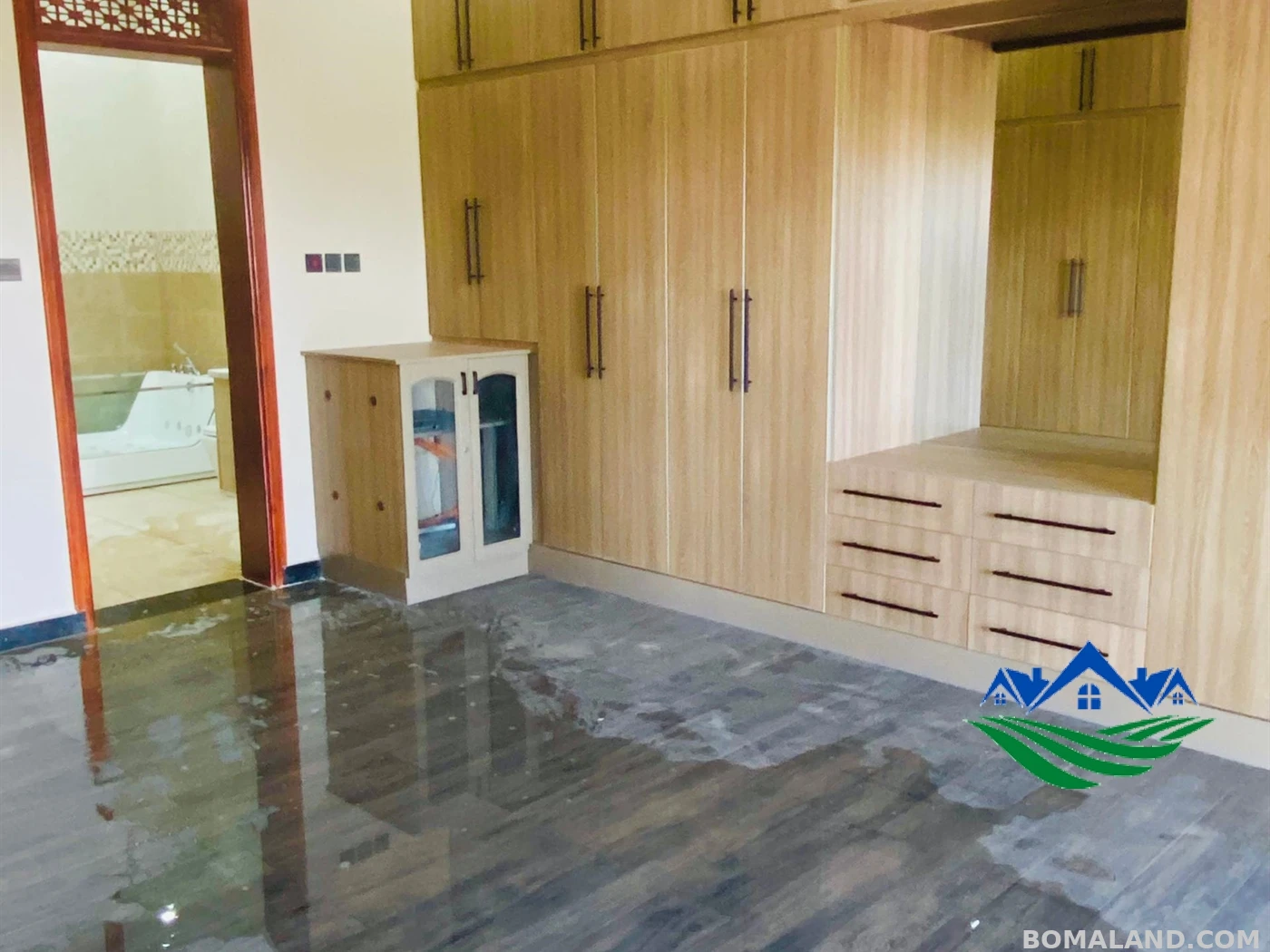 5 bedroom Mansion for sale in Munyonyo Wakiso Uganda