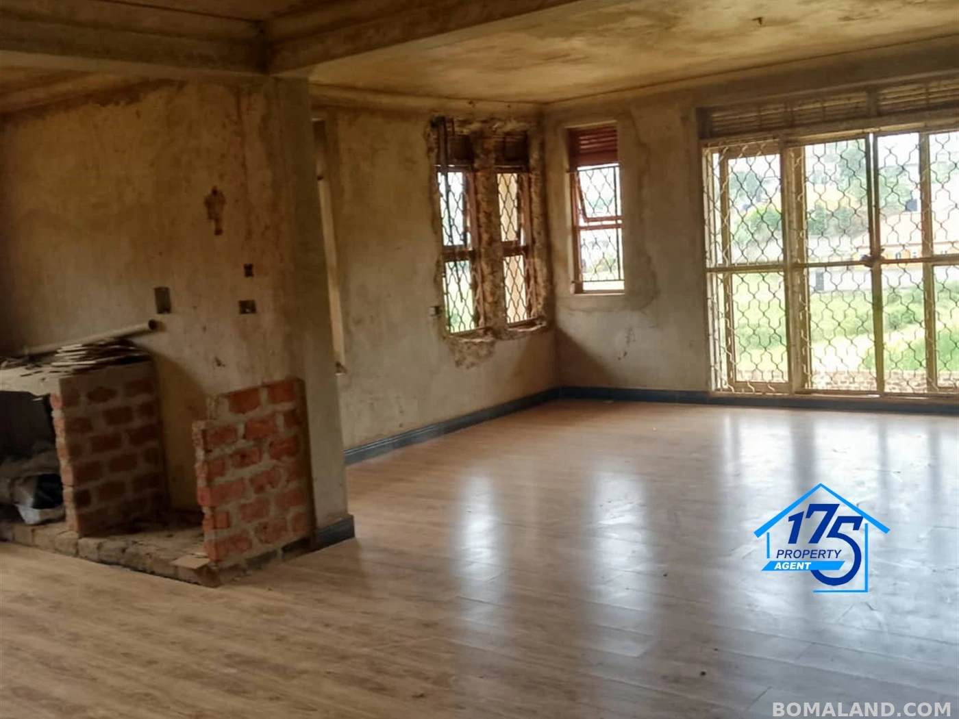 6 bedroom Duplex for sale in Misindye Wakiso Uganda