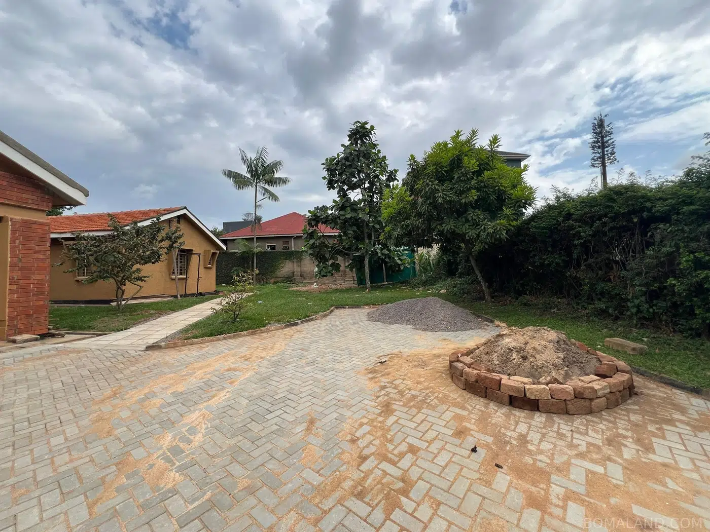 4 bedroom Storeyed house for sale in Bbunga Kampala Uganda