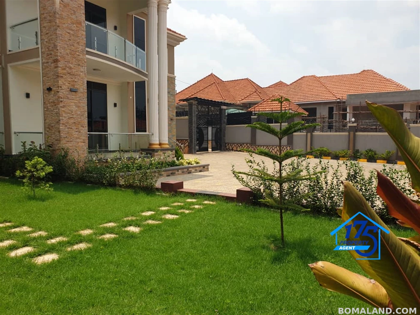 5 bedroom Duplex for sale in Kira Wakiso Uganda