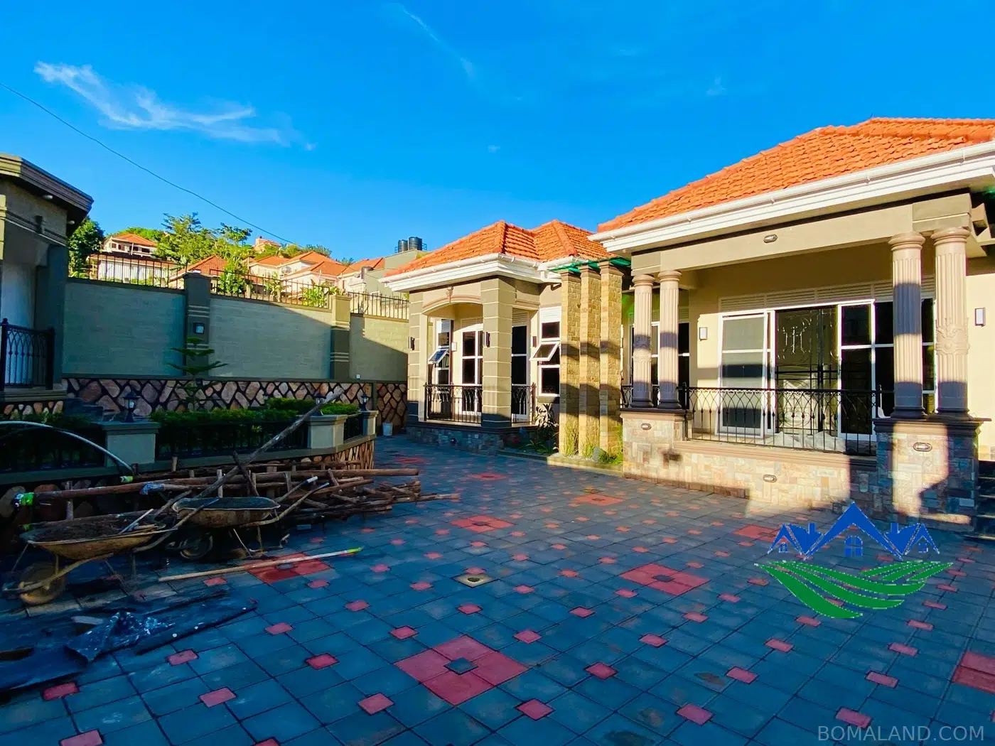 6 bedroom Bungalow for sale in Akright Wakiso Uganda