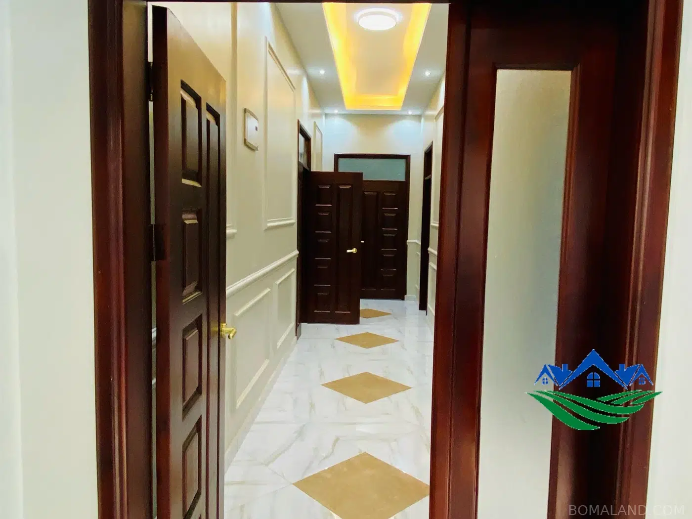 6 bedroom Bungalow for sale in Akright Wakiso Uganda