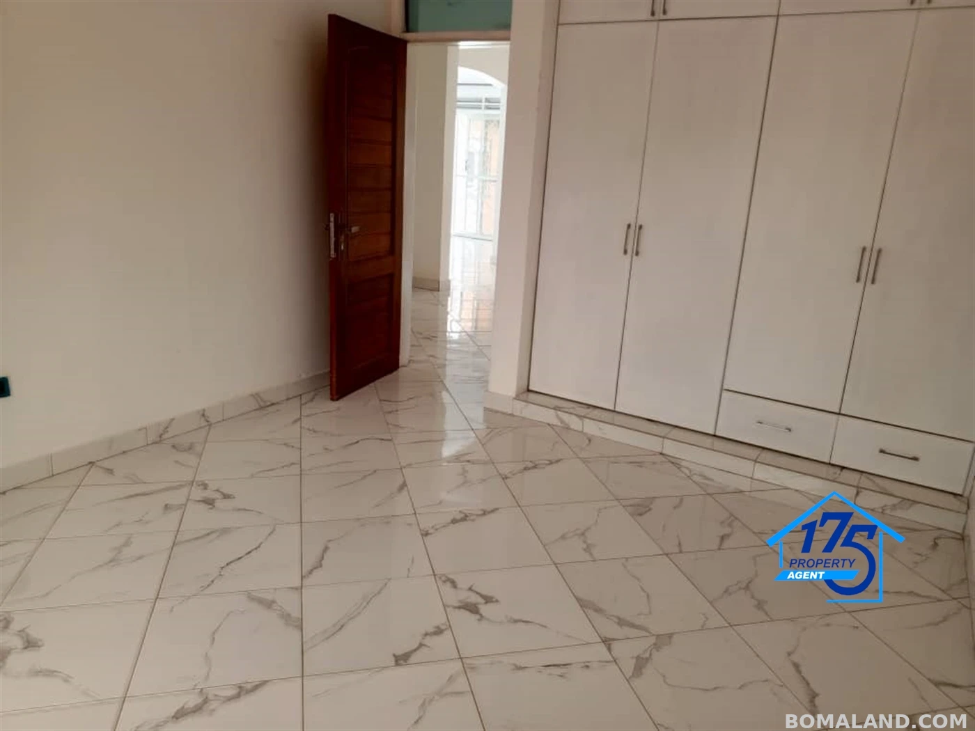 6 bedroom Duplex for sale in Kira Wakiso Uganda