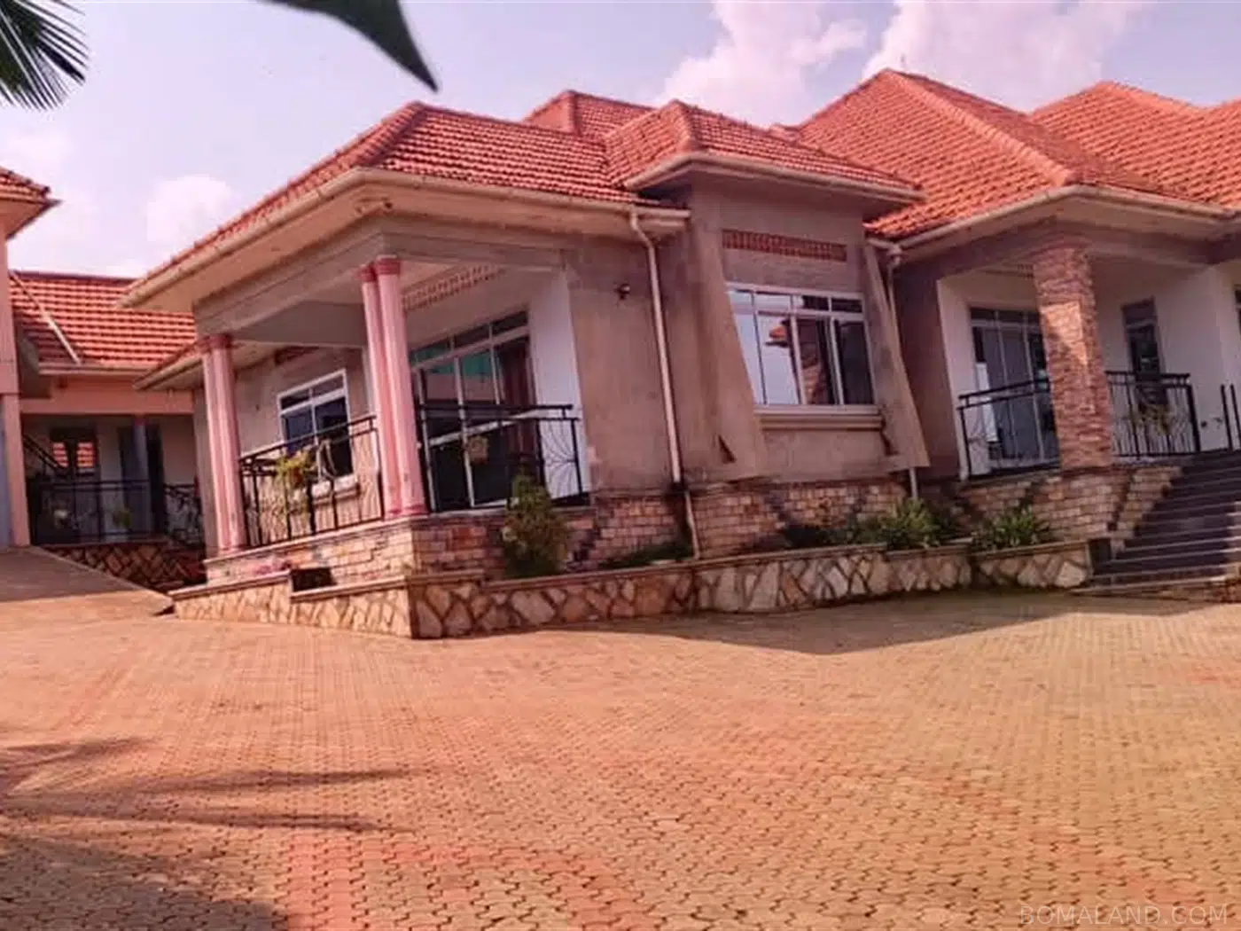 6 bedroom Bungalow for sale in Nakweelo Wakiso Uganda