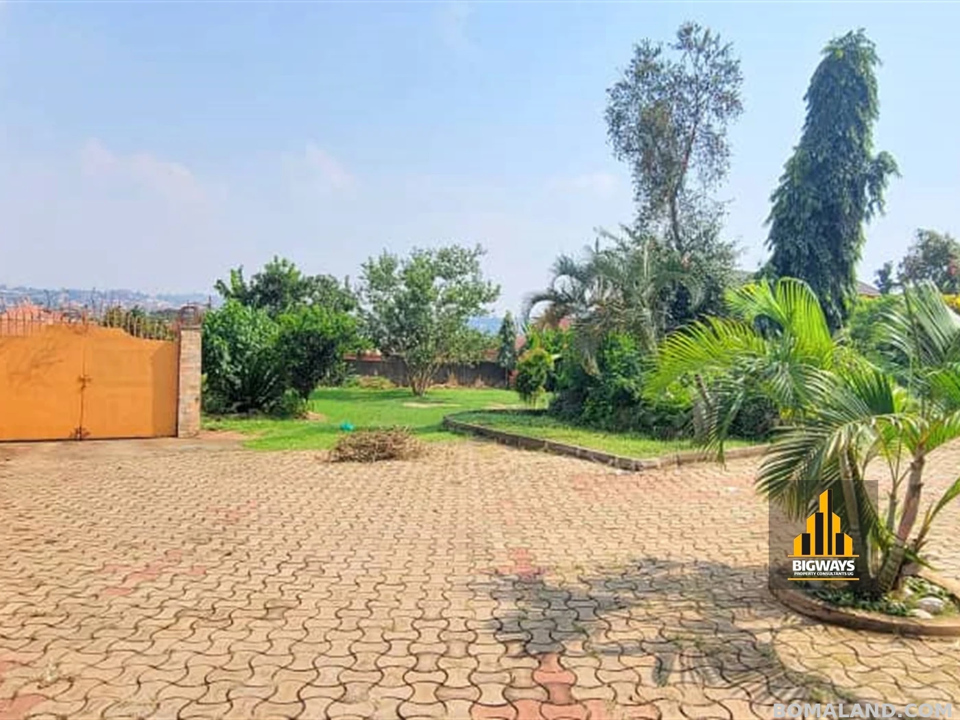 8 bedroom Storeyed house for sale in Kisaasi Kampala Uganda