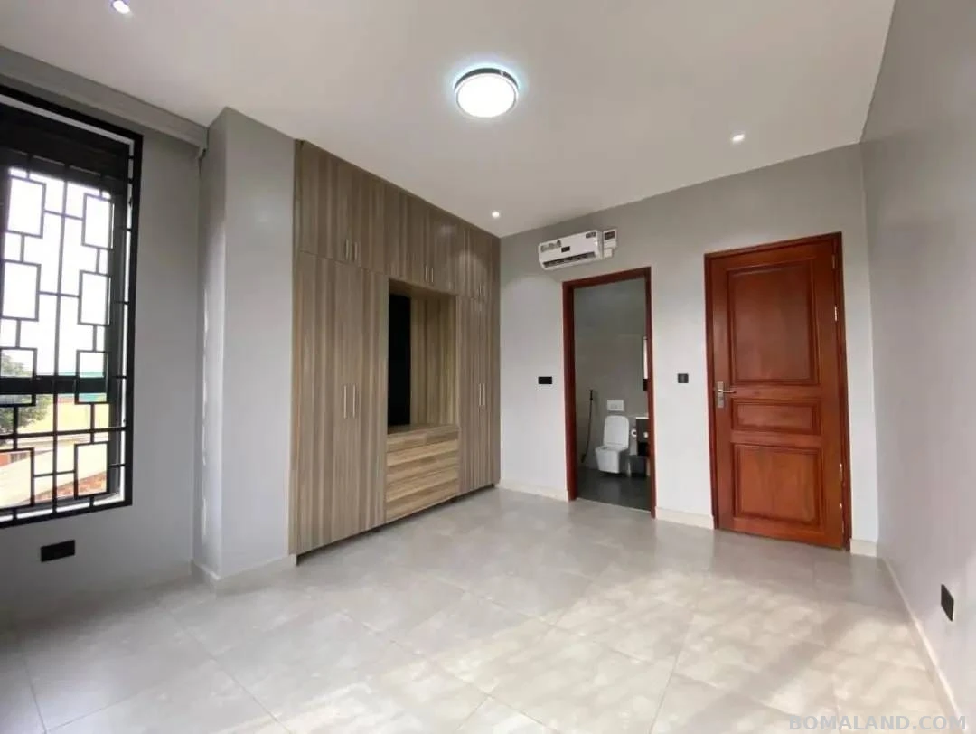 4 bedroom Storeyed house for sale in Kiwaatule Kampala Uganda