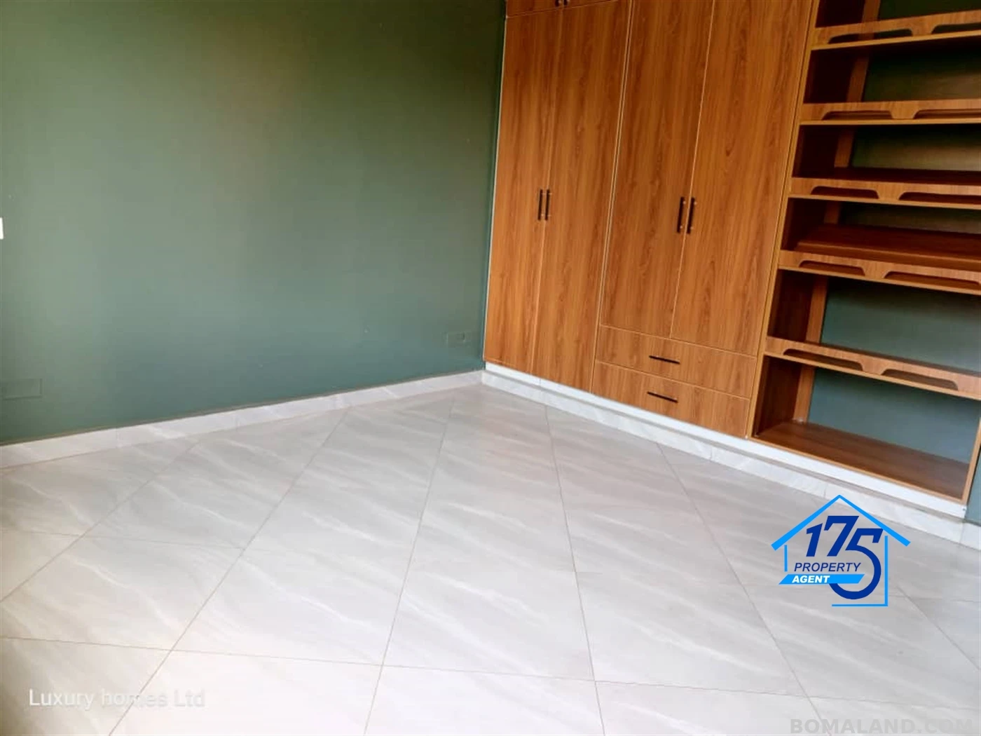 6 bedroom Duplex for sale in Kira Wakiso Uganda