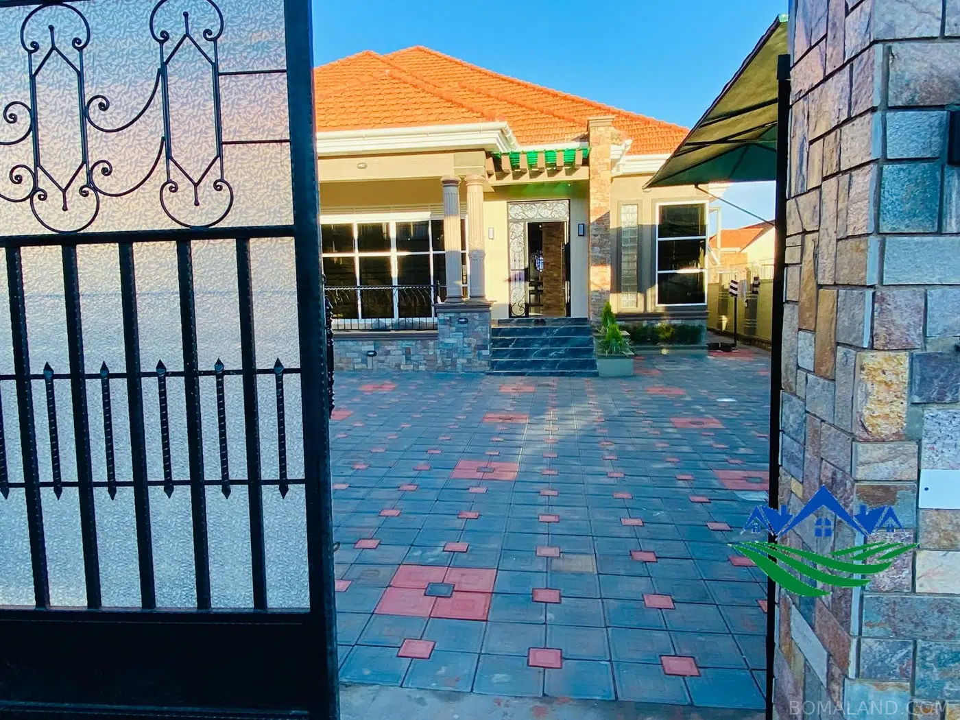 6 bedroom Bungalow for sale in Akright Wakiso Uganda