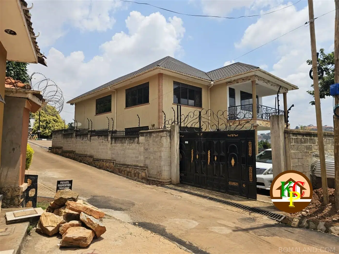 4 bedroom Storeyed house for rent in Kisaasi Kampala Uganda