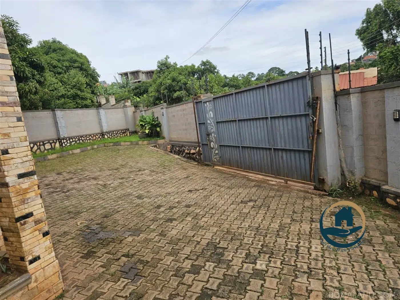 4 bedroom Town House for sale in Bwebajja Wakiso Uganda