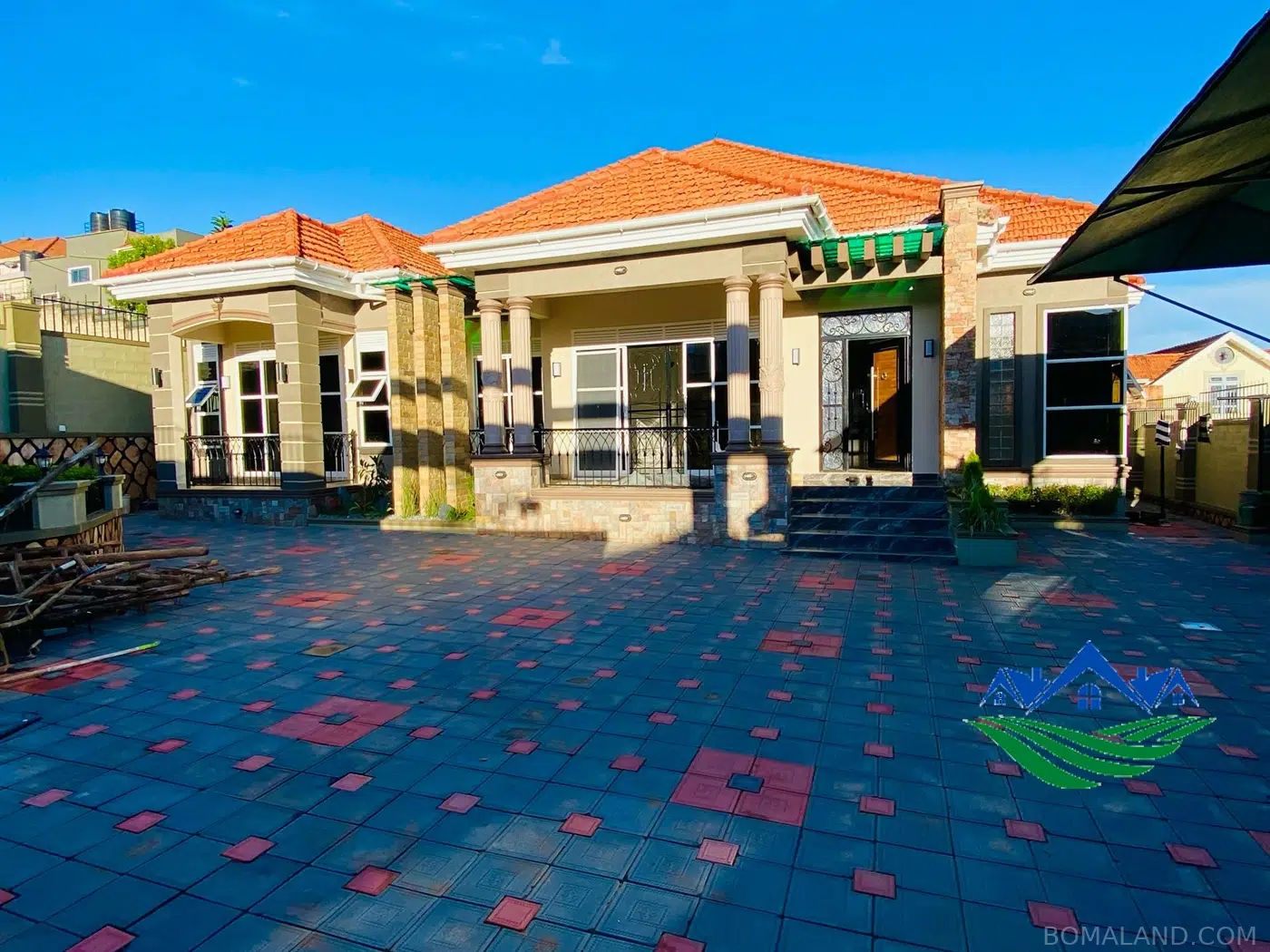 6 bedroom Bungalow for sale in Akright Wakiso Uganda