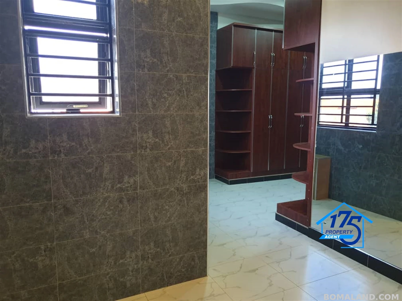 5 bedroom Duplex for sale in Najjera Wakiso Uganda
