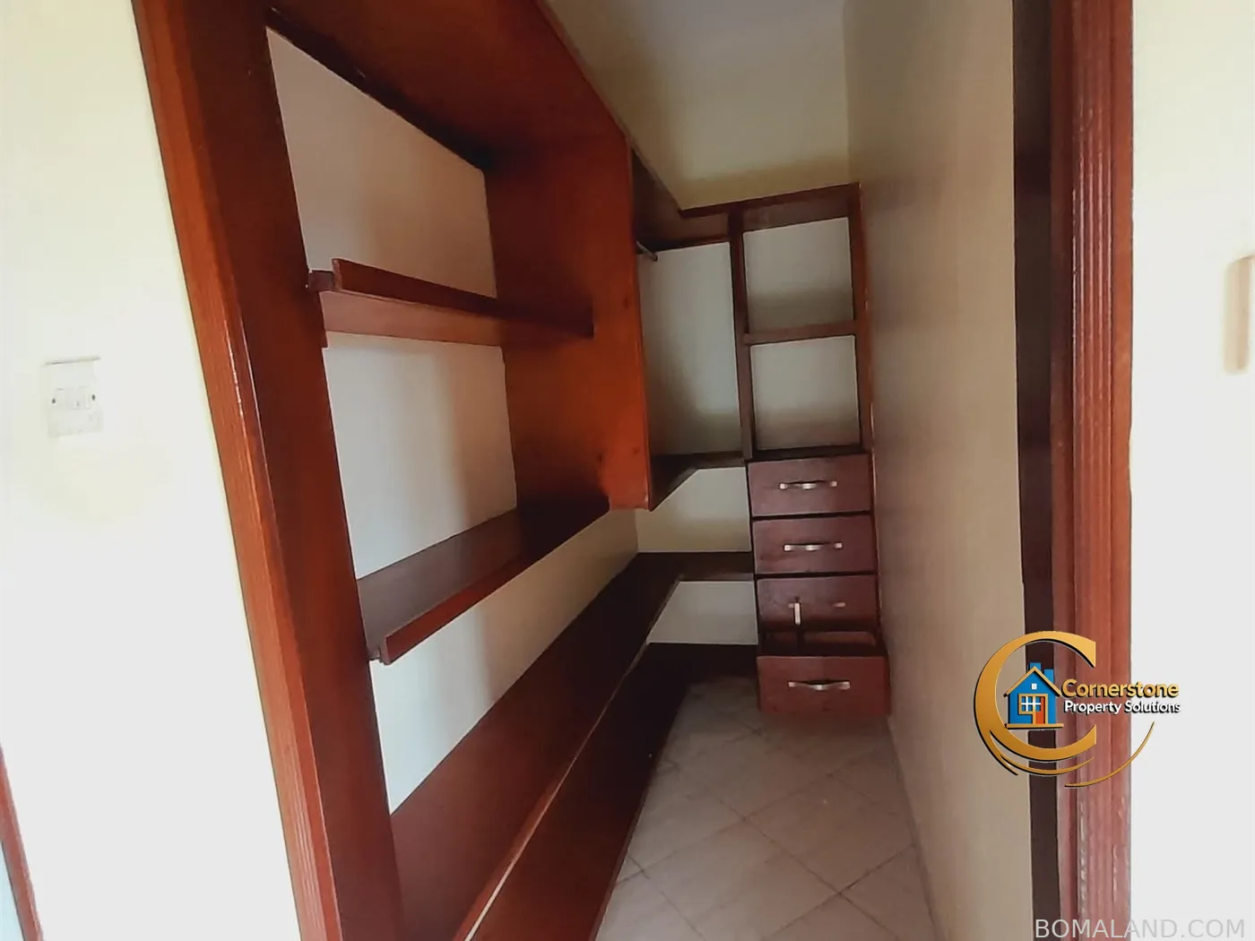 4 bedroom Storeyed house for rent in Bbunga Kampala Uganda