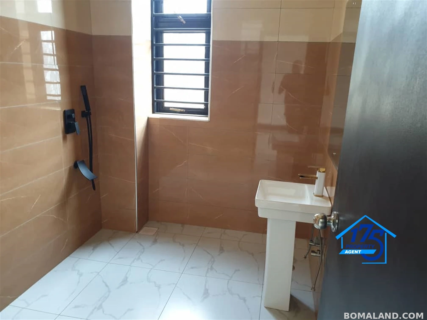 5 bedroom Duplex for sale in Najjera Wakiso Uganda