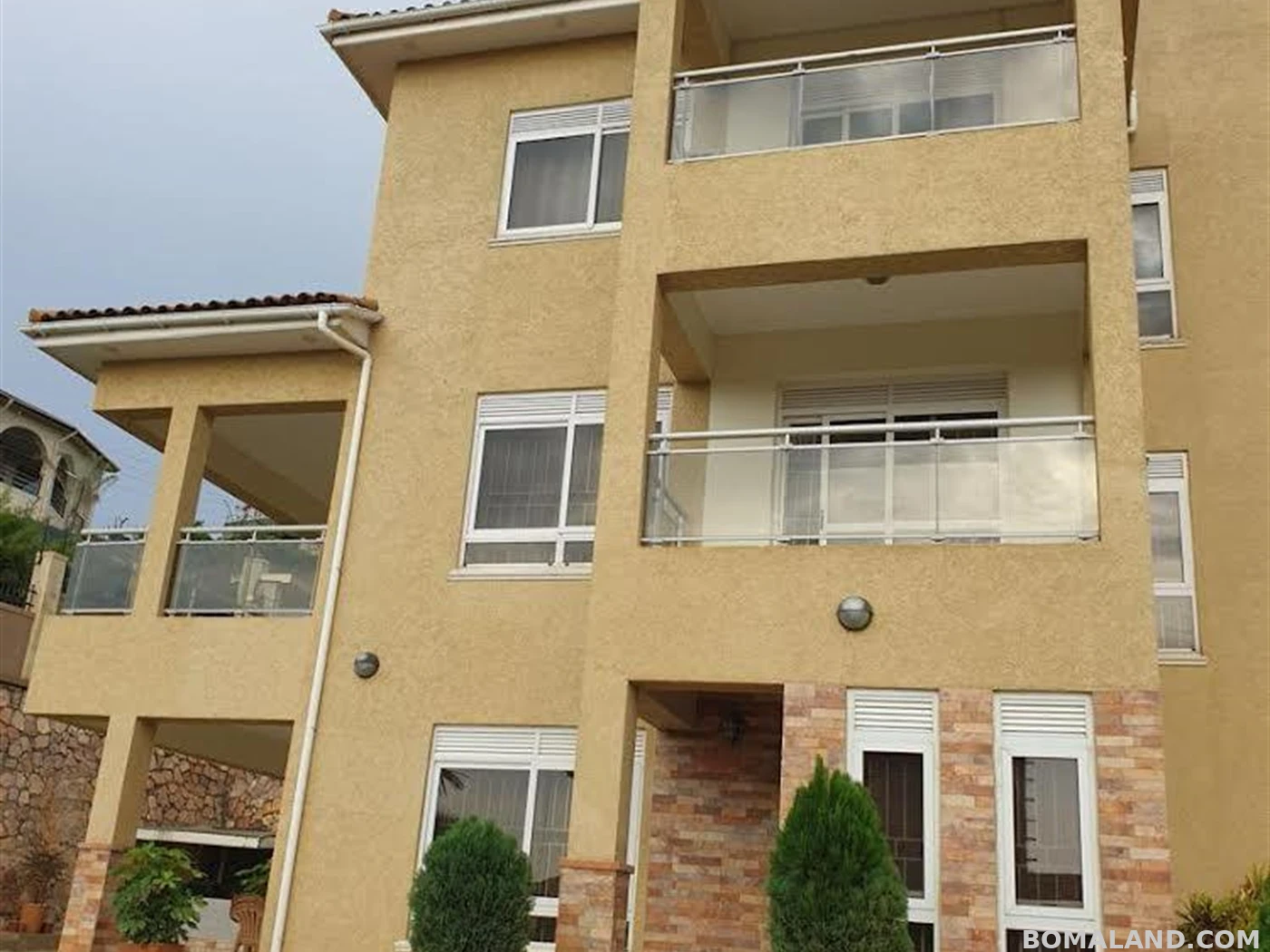 6 bedroom Storeyed house for sale in Munyonyo Kampala Uganda