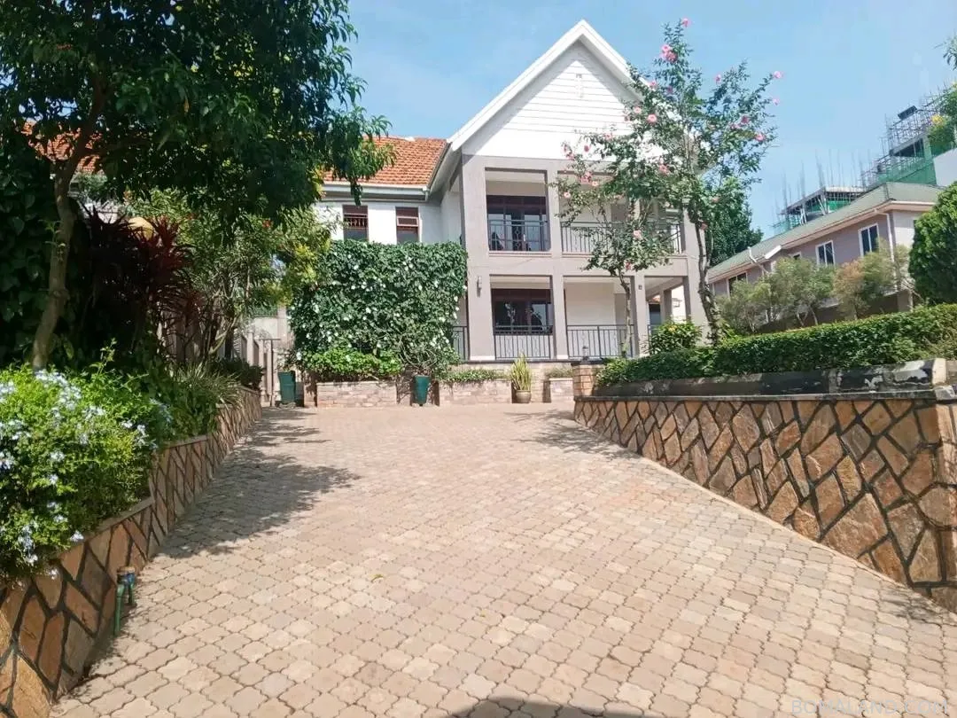 5 bedroom Storeyed house for rent in Ntindahill Kampala Uganda