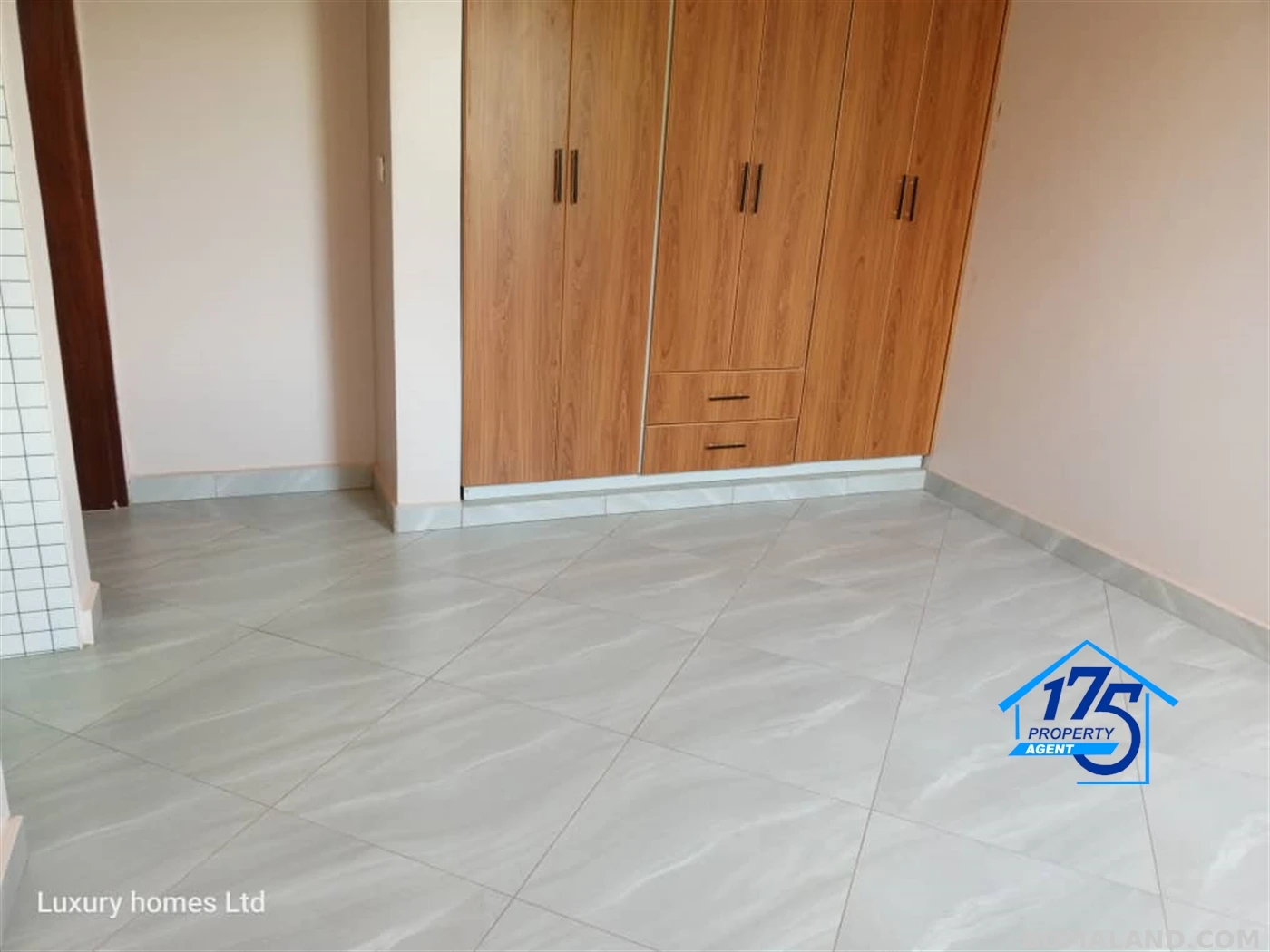 6 bedroom Duplex for sale in Kira Wakiso Uganda