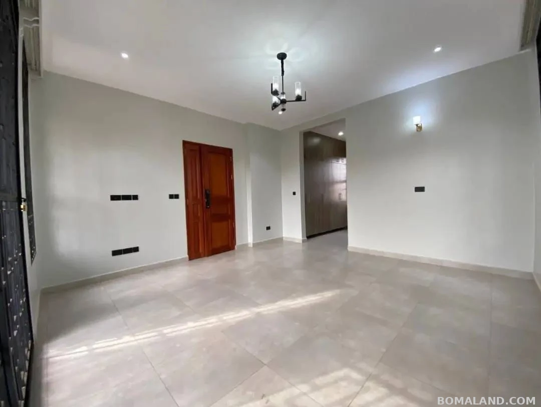 4 bedroom Storeyed house for sale in Kiwaatule Kampala Uganda