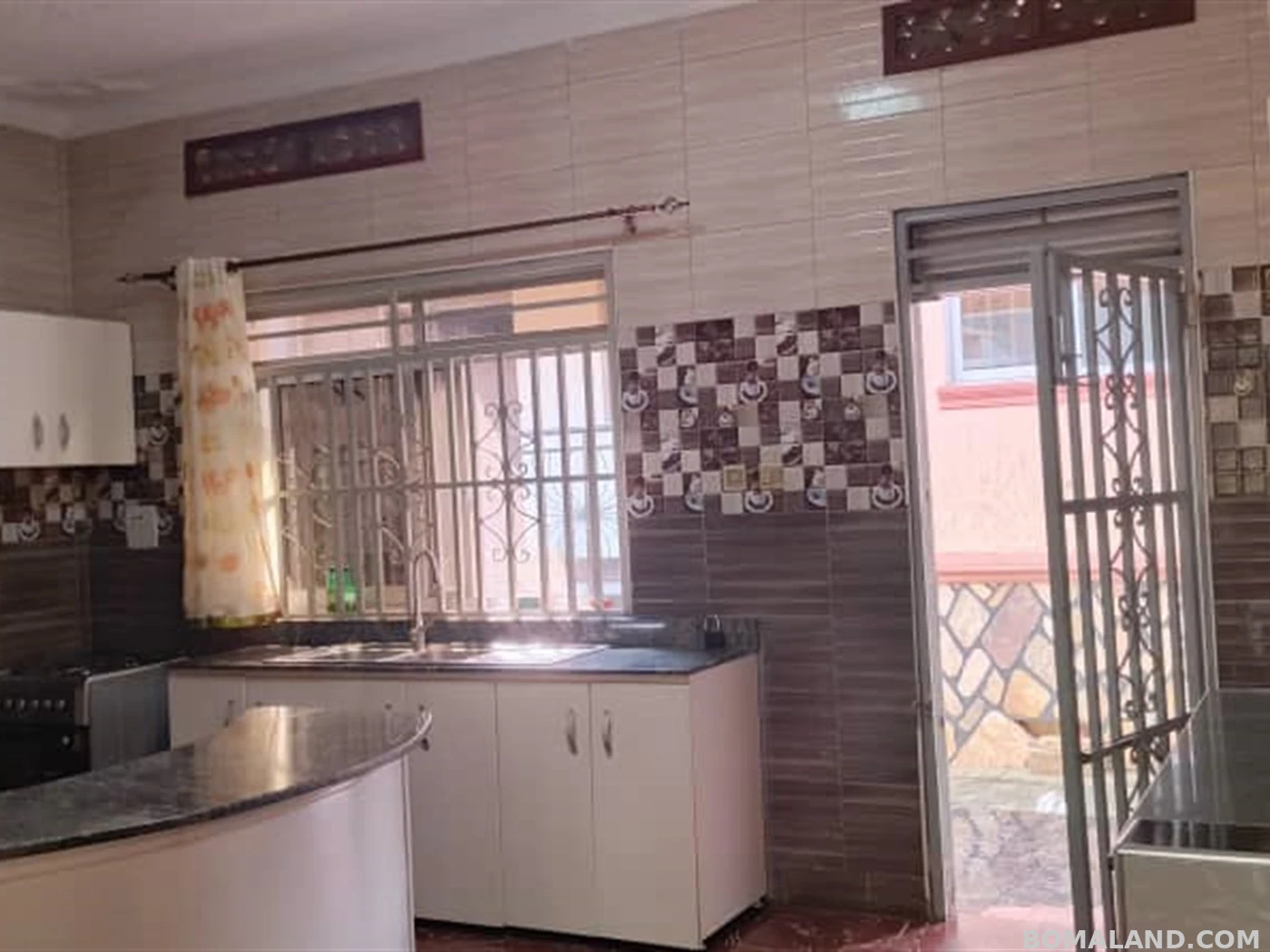 6 bedroom Bungalow for sale in Nakweelo Wakiso Uganda