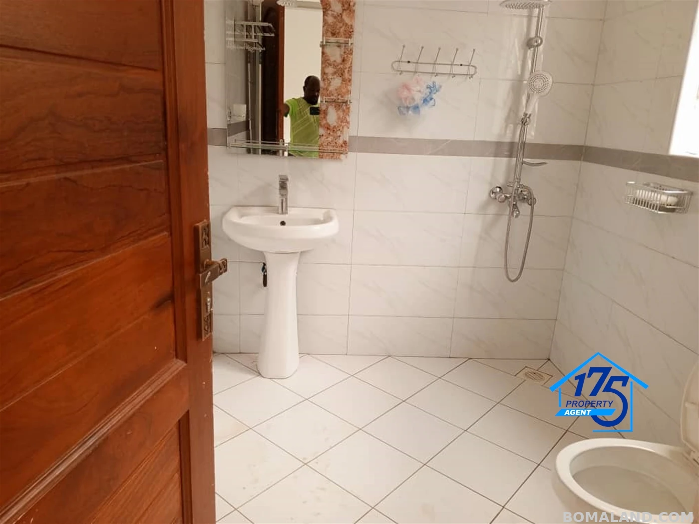 6 bedroom Duplex for sale in Kira Wakiso Uganda