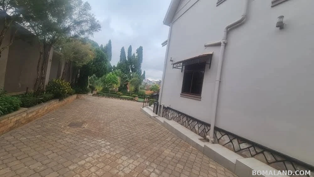 5 bedroom Mansion for rent in Naguru Kampala Uganda