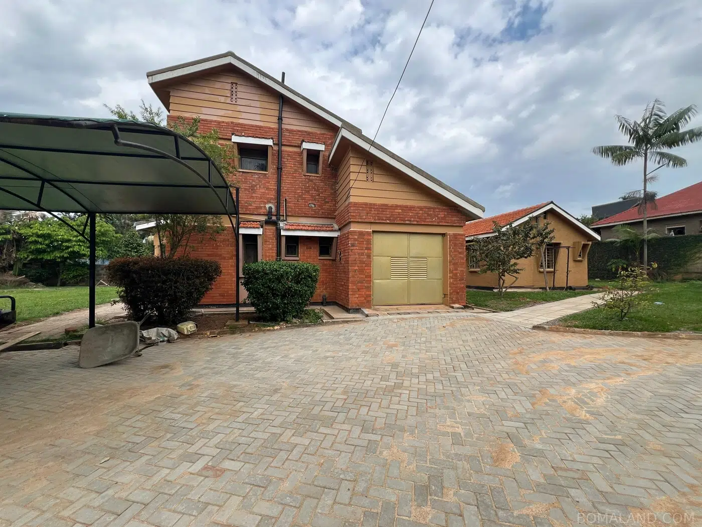 4 bedroom Storeyed house for sale in Bbunga Kampala Uganda