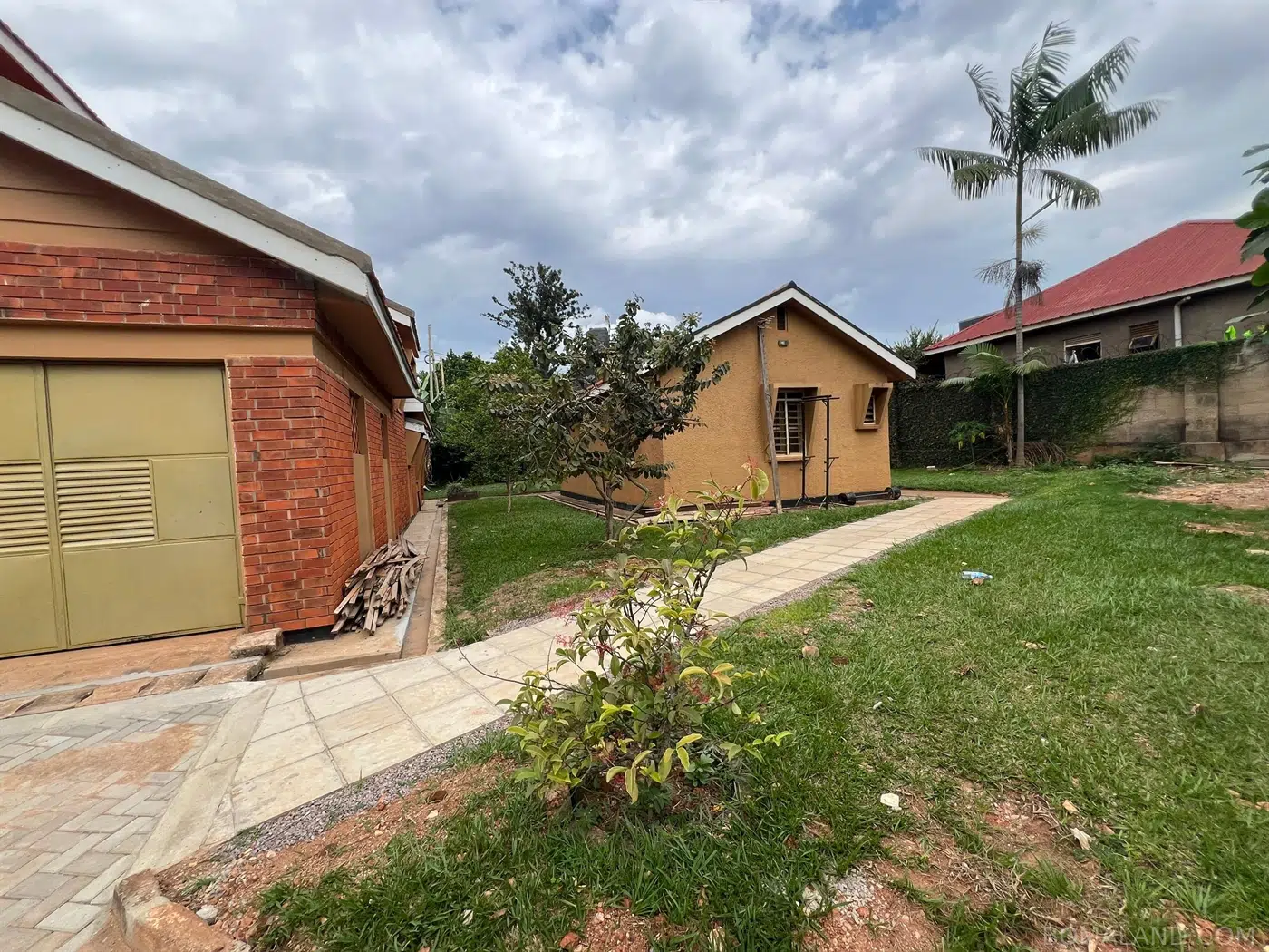 4 bedroom Storeyed house for sale in Bbunga Kampala Uganda