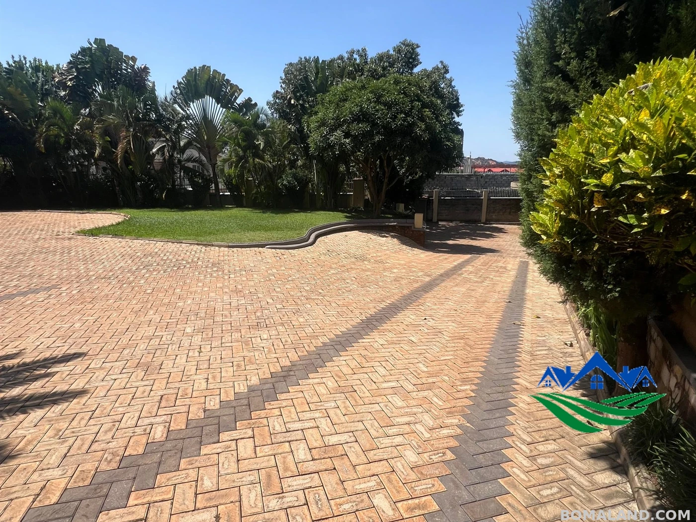 6 bedroom Mansion for sale in Lubowa Wakiso Uganda