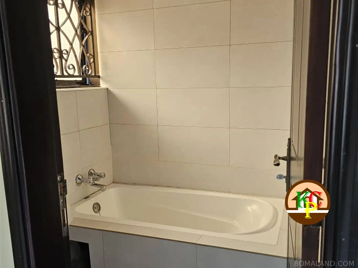 4 bedroom Storeyed house for rent in Kisaasi Kampala Uganda