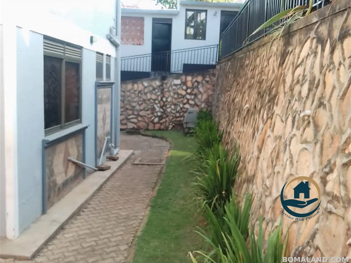 6 bedroom Villa for sale in Seguku Wakiso Uganda