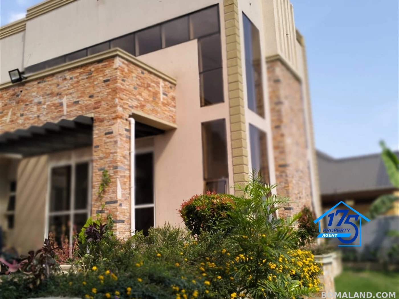 5 bedroom Duplex for sale in Kisaasi Kampala Uganda