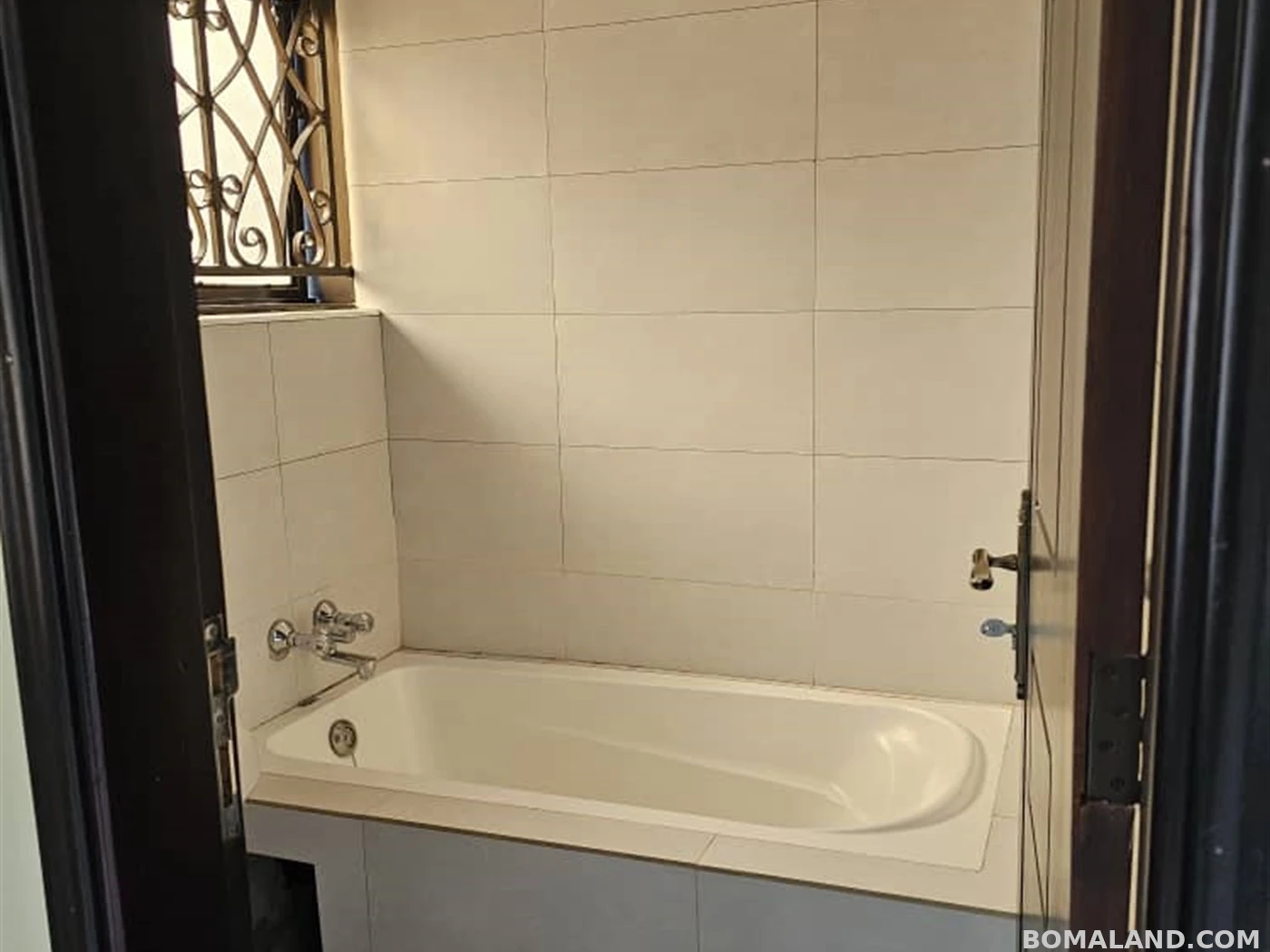 4 bedroom Storeyed house for rent in Bahai Kampala Uganda