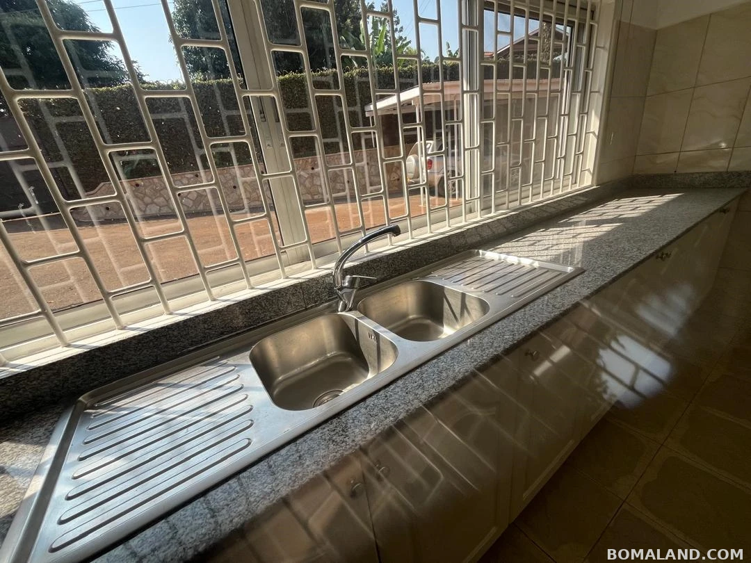 4 bedroom Bungalow for rent in Kansanga Kampala Uganda