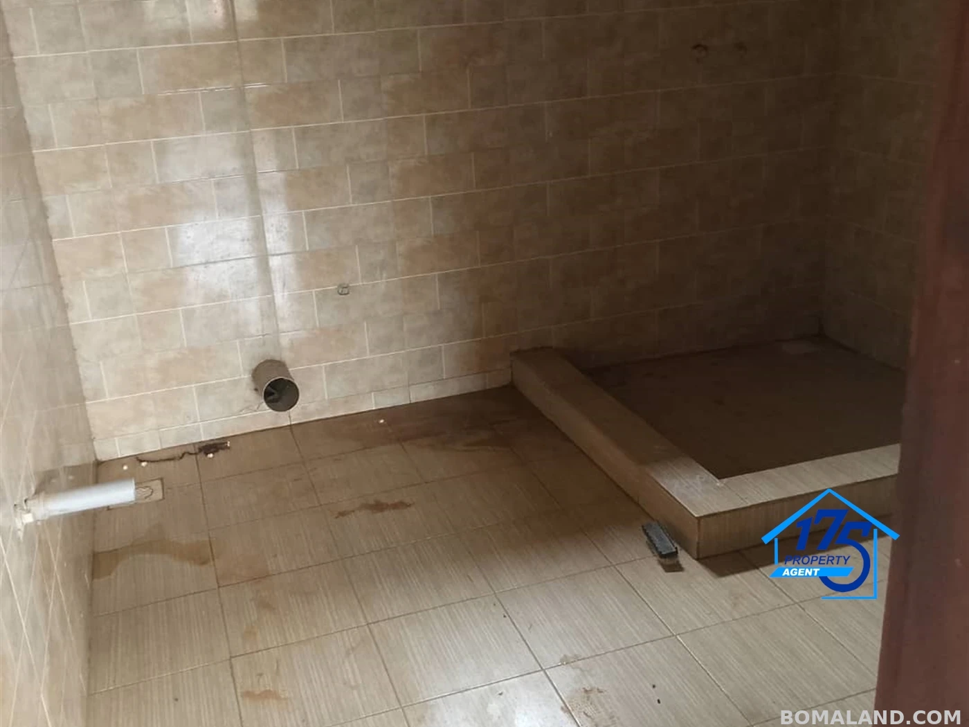 6 bedroom Duplex for sale in Misindye Wakiso Uganda