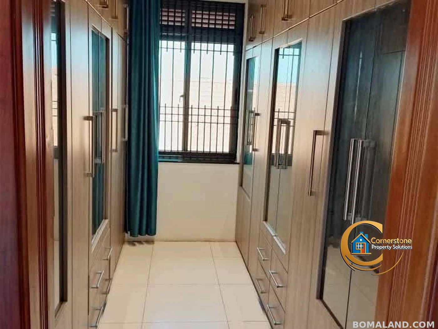 5 bedroom Storeyed house for sale in Nabusugwe Wakiso Uganda