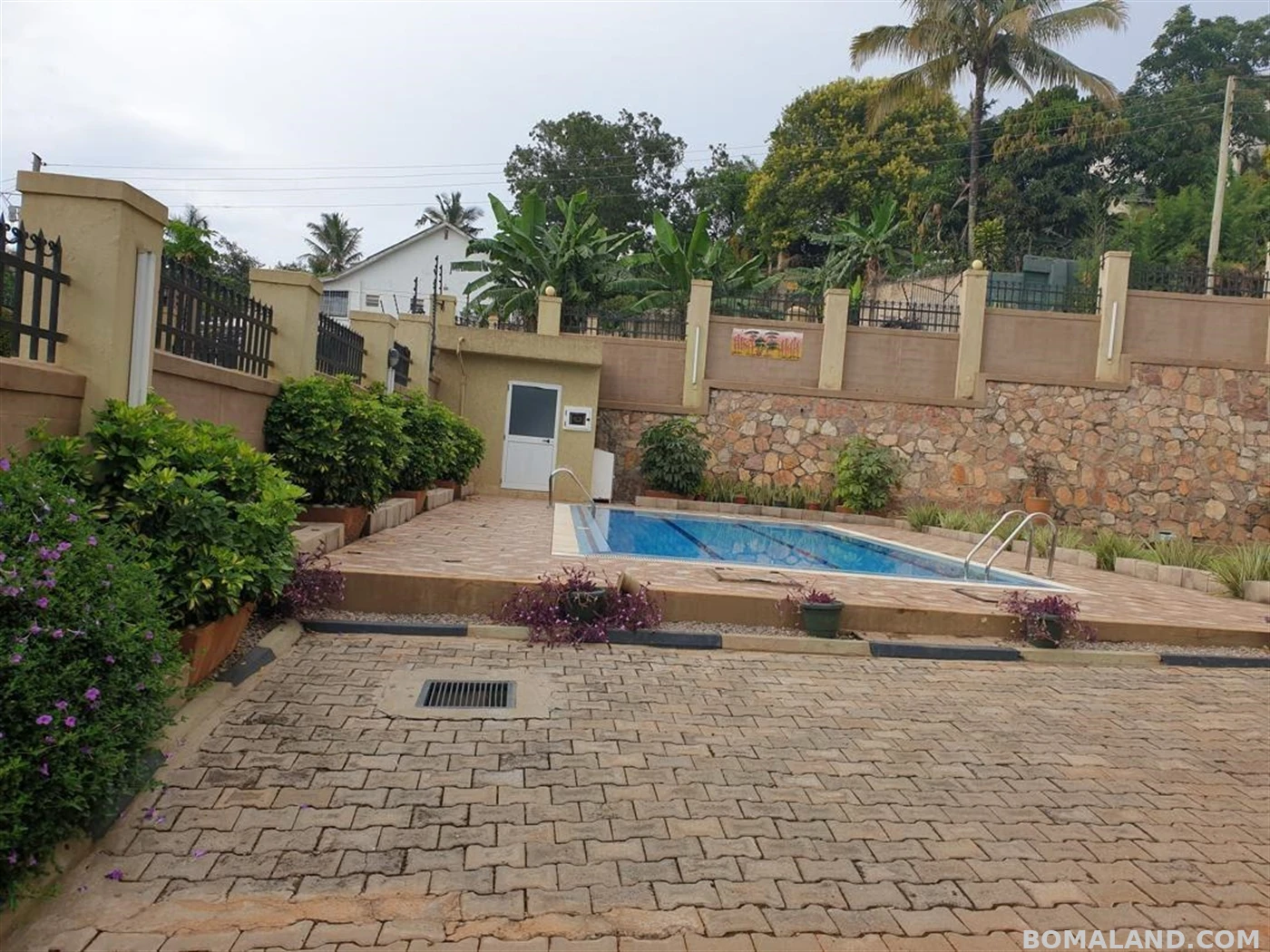 6 bedroom Storeyed house for sale in Munyonyo Kampala Uganda