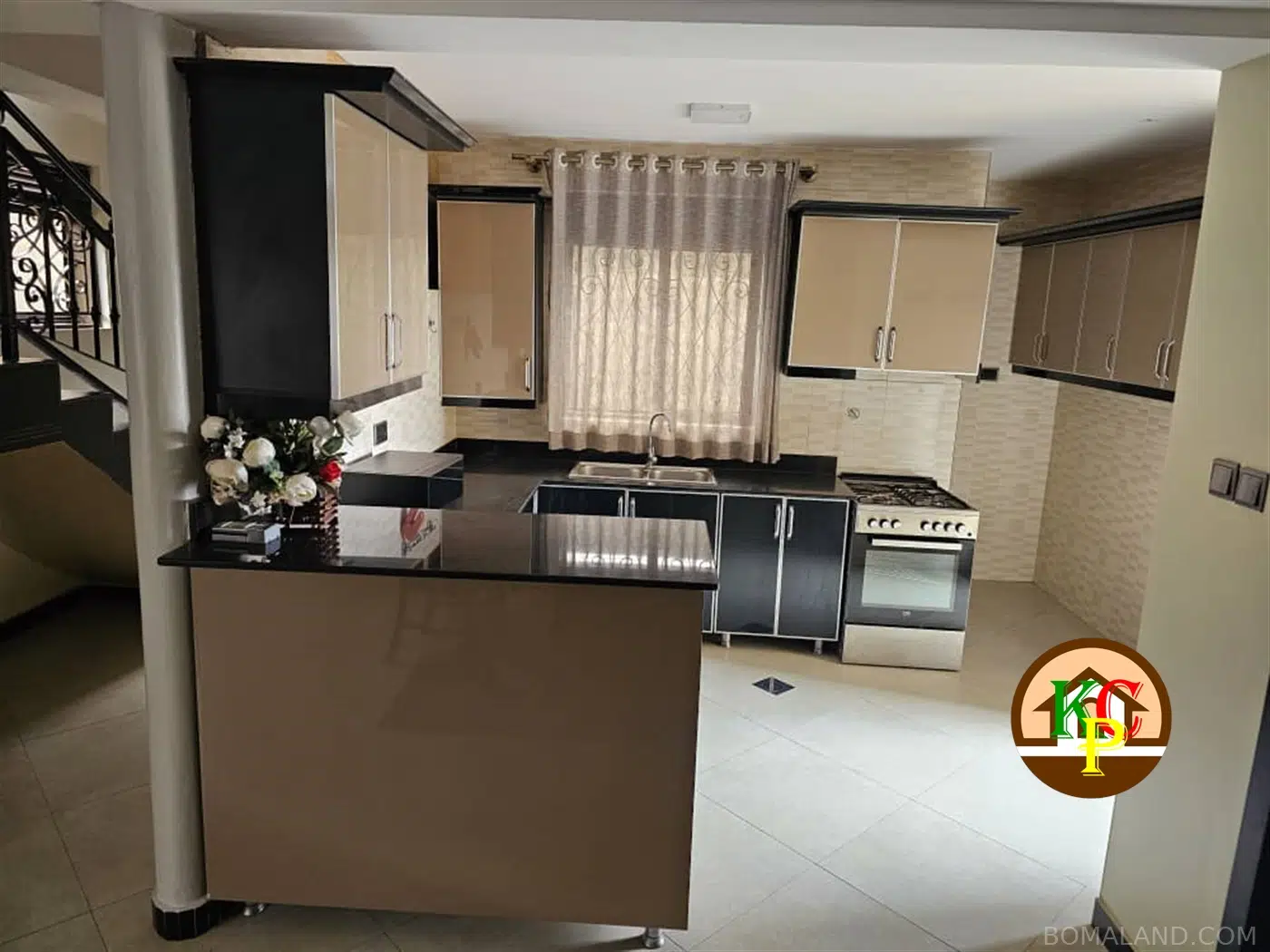 4 bedroom Storeyed house for rent in Kisaasi Kampala Uganda