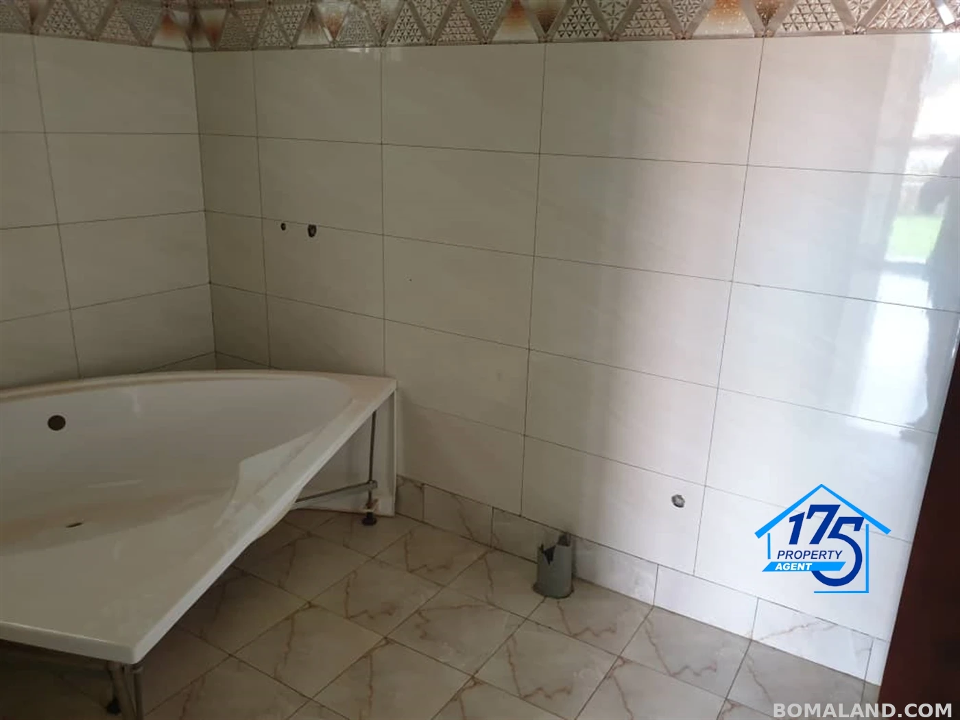 5 bedroom Duplex for sale in Kira Wakiso Uganda