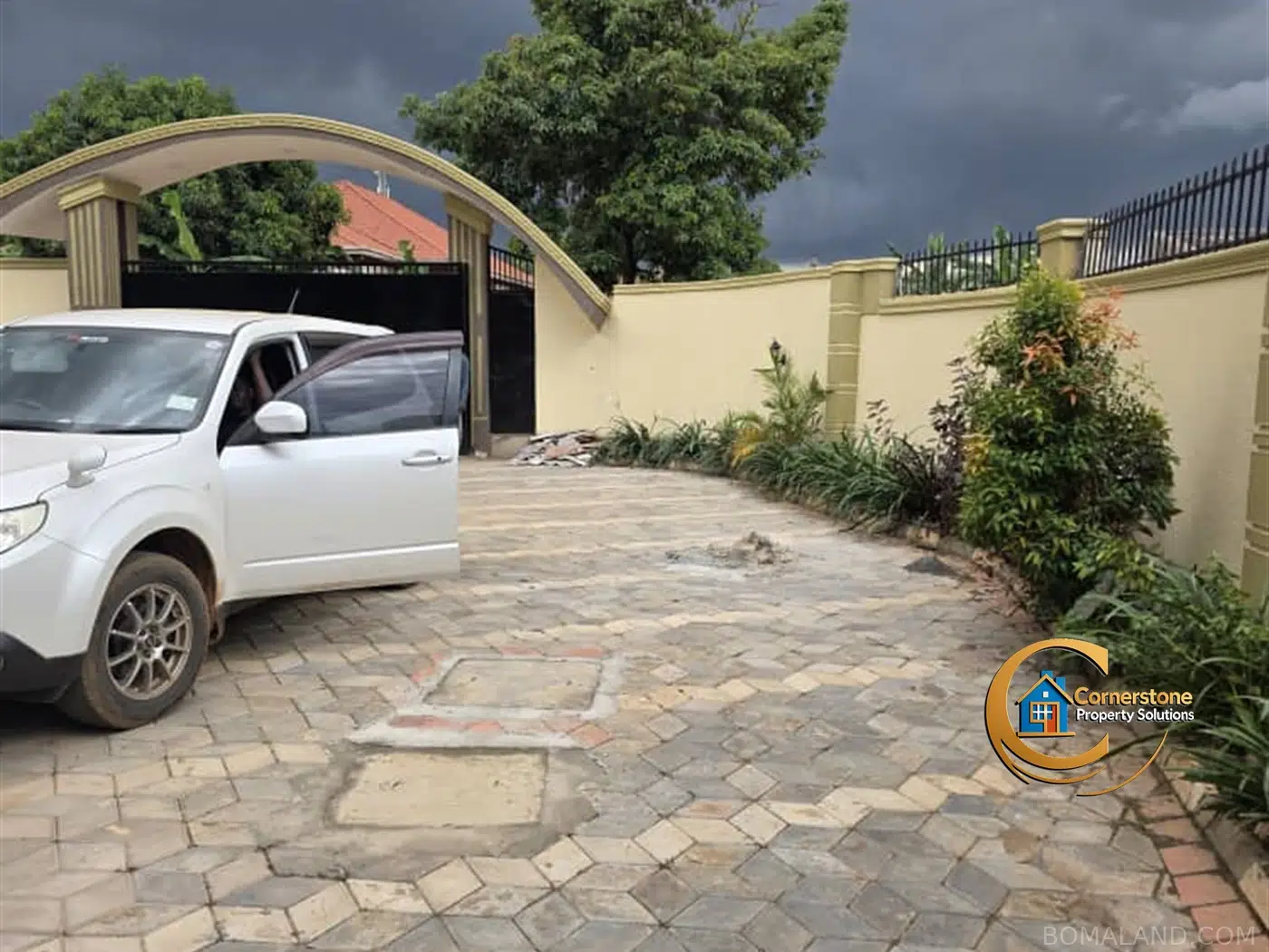 6 bedroom Storeyed house for sale in Kira Wakiso Uganda