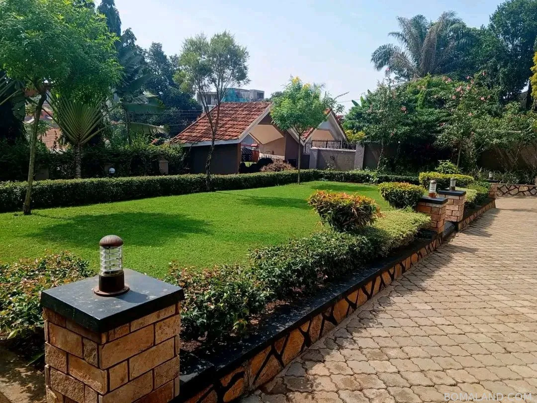 5 bedroom Storeyed house for rent in Ntindahill Kampala Uganda