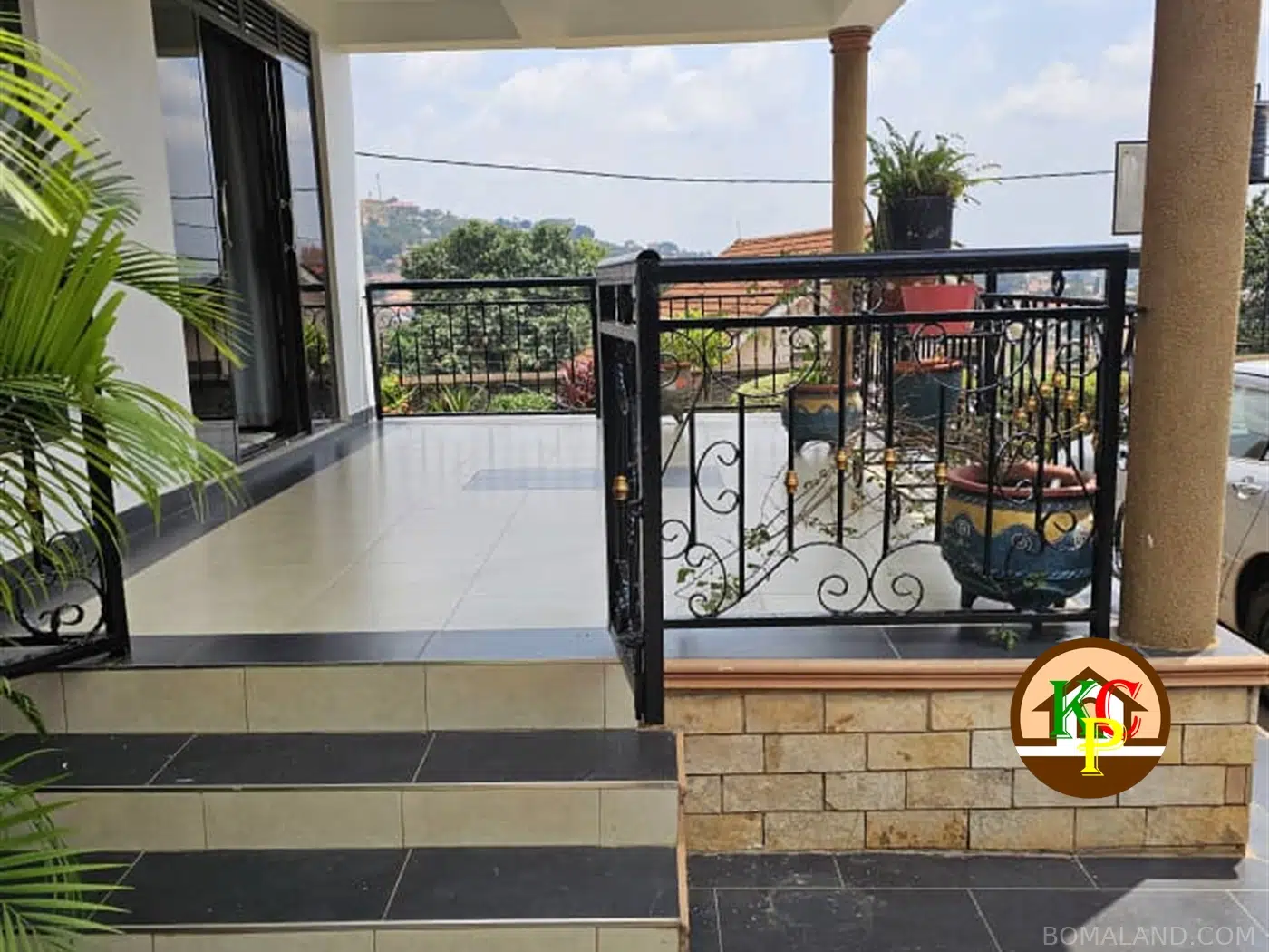 4 bedroom Storeyed house for rent in Kisaasi Kampala Uganda