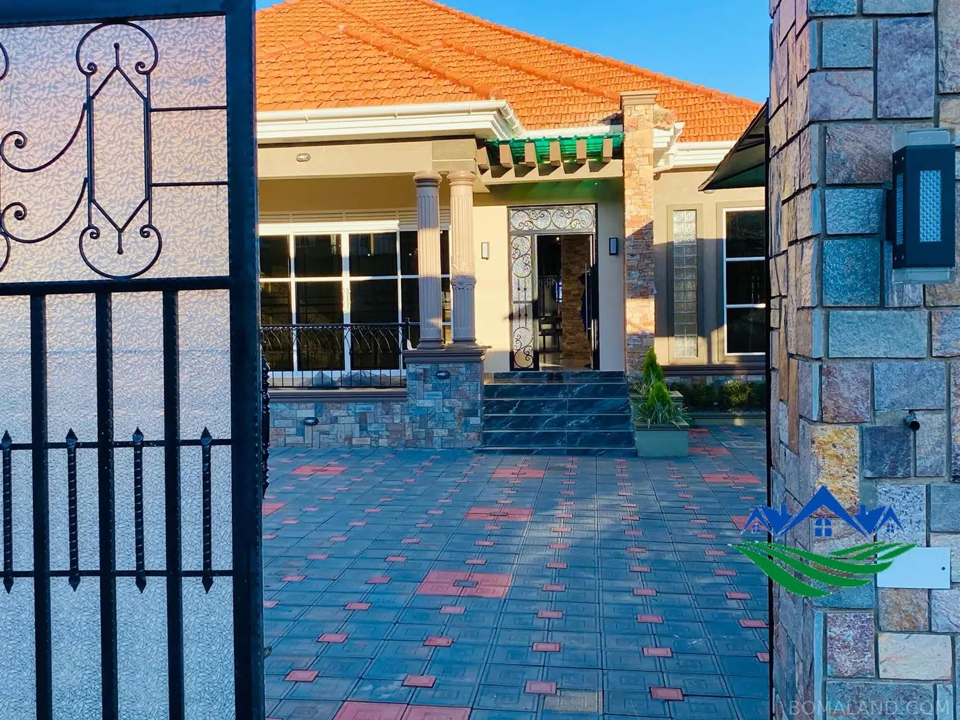 6 bedroom Bungalow for sale in Akright Wakiso Uganda