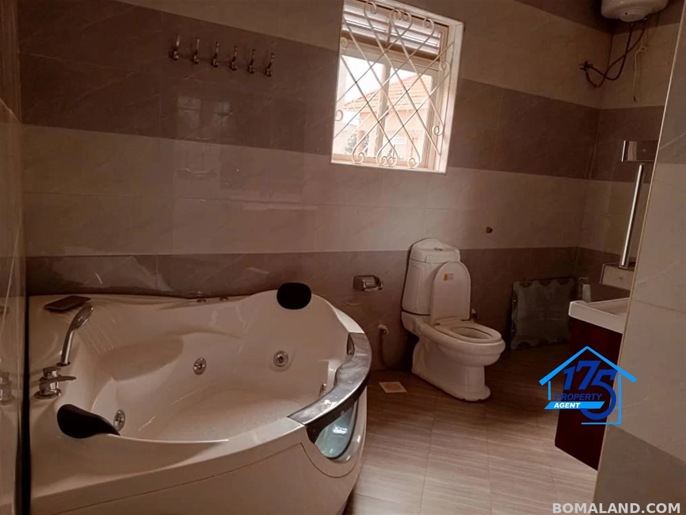 6 bedroom Duplex for sale in Kira Wakiso Uganda