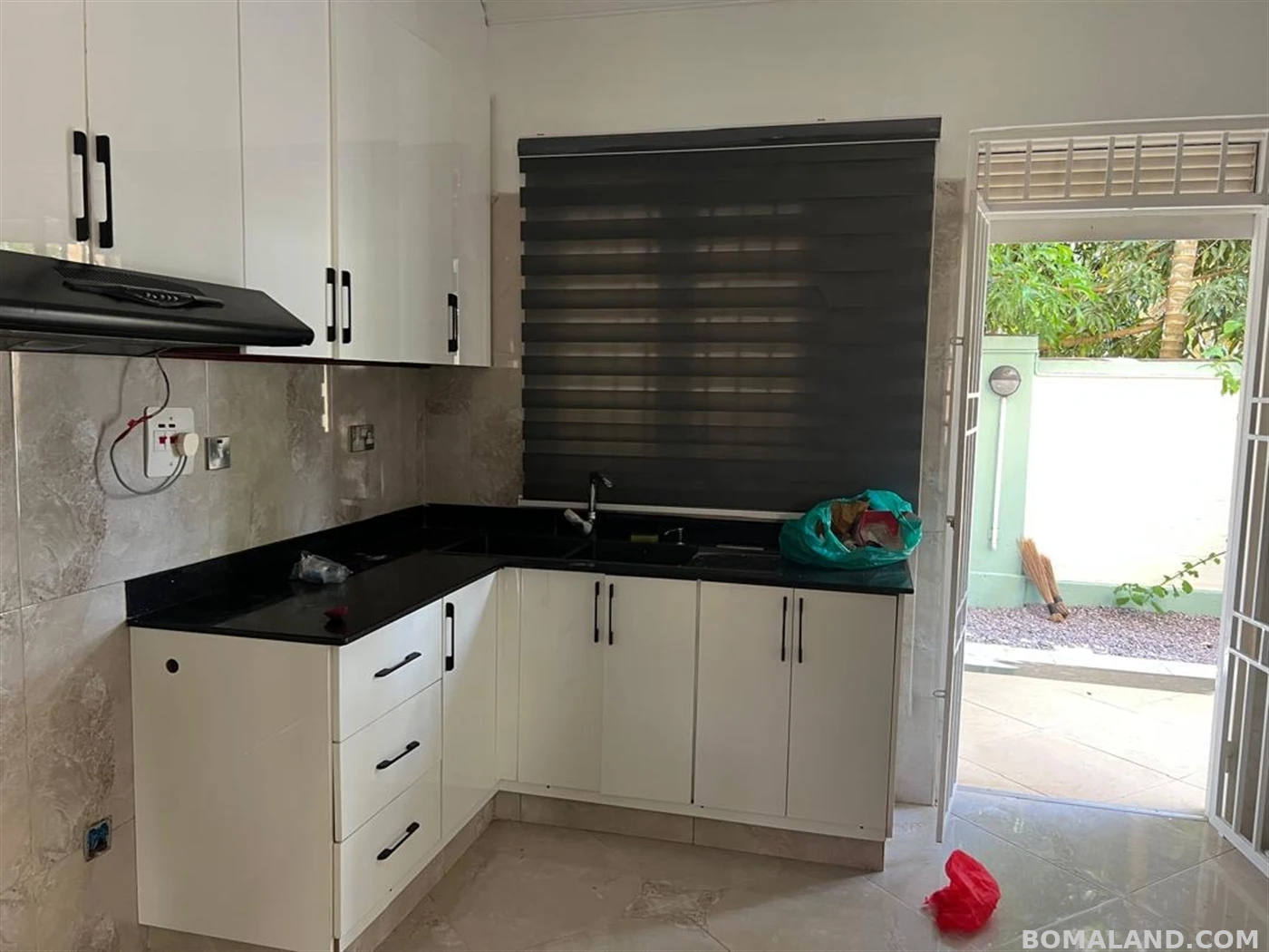 6 bedroom Mansion for sale in Munyonyo Wakiso Uganda