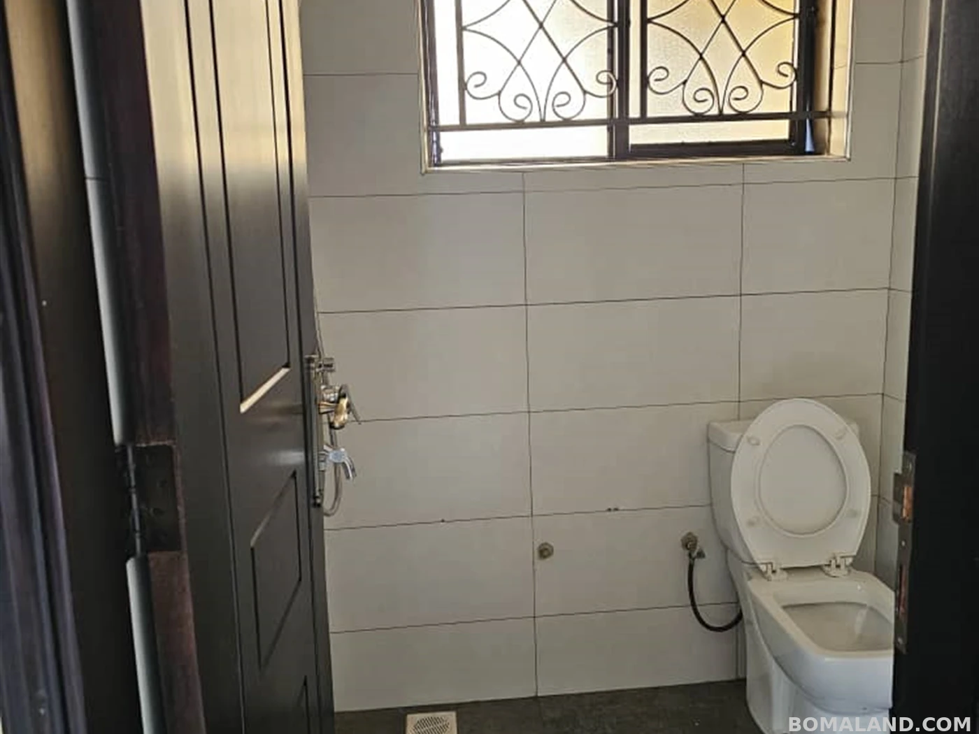 4 bedroom Storeyed house for rent in Bahai Kampala Uganda