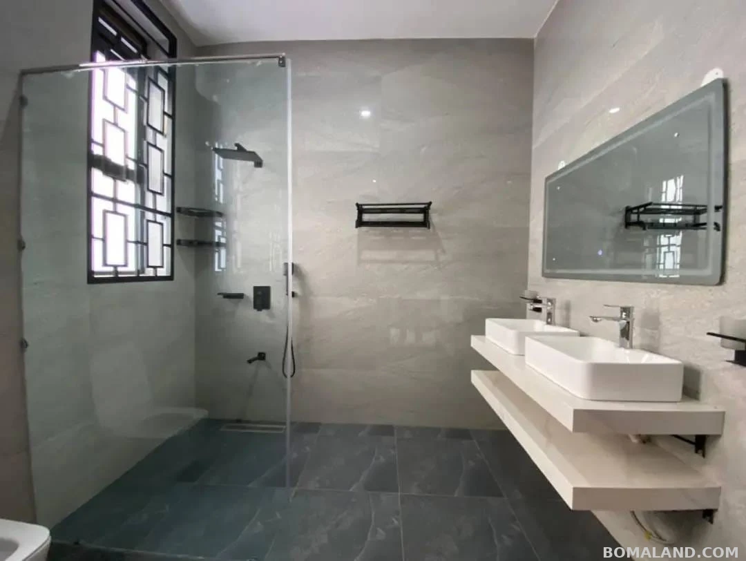 4 bedroom Storeyed house for sale in Kiwaatule Kampala Uganda