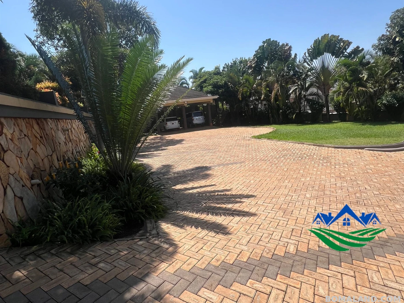 6 bedroom Mansion for sale in Lubowa Wakiso Uganda